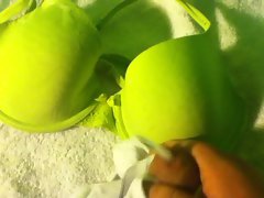 Sister&,#039,s green bra