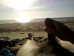 Jerking off on the beach (cum)