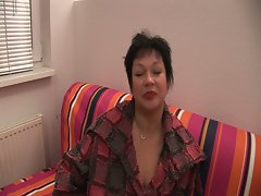 Mature latina enjoys putting dildo inside her busty frame