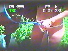 Vecina espiada tomando sol en tanga se le ve un pezon