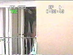 VECINA ESPIADA SE LE VEN LOS PEZONES